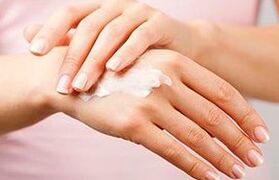 Tratamento com creme de psoríase